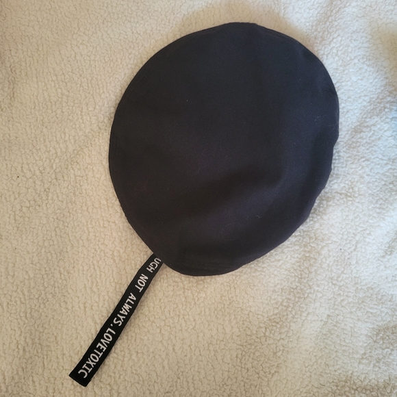 Lovetoxic Beret - Picture 1 of 3